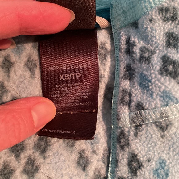 North Face Pullovers - Picture 4 of 7